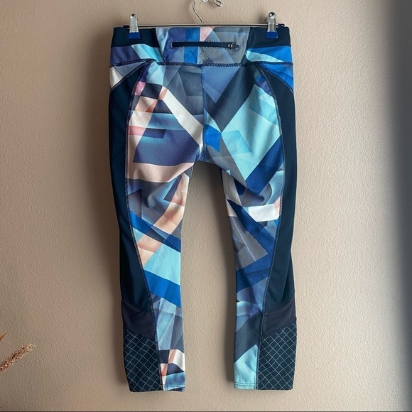 Athleta Leggings Women’s Size Medium Tall Electric Geo Sonar Capri Leggings - Picture 4 of 9